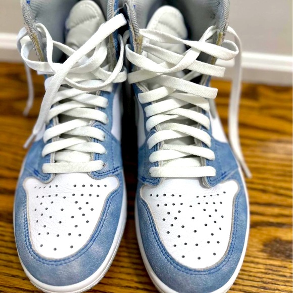 AIR JORDAN 1 Retro High OG “Hyper Royal” - Picture 2 of 7